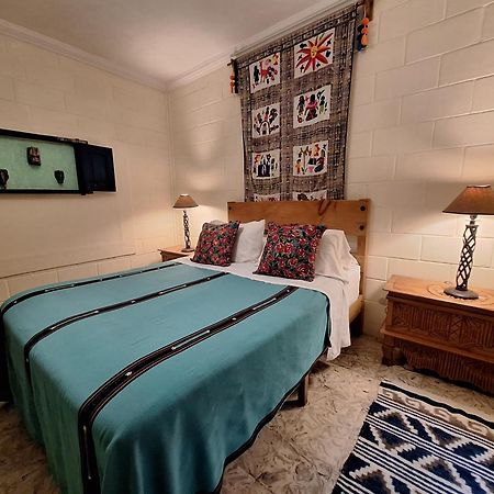 Yellow House Hostel B&B أنتيغوا غواتيمالا المظهر الخارجي الصورة