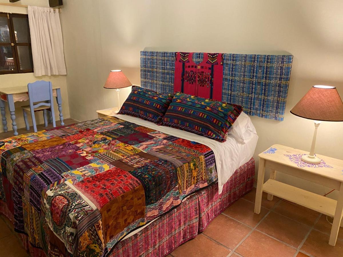 Yellow House Hostel B&B أنتيغوا غواتيمالا المظهر الخارجي الصورة