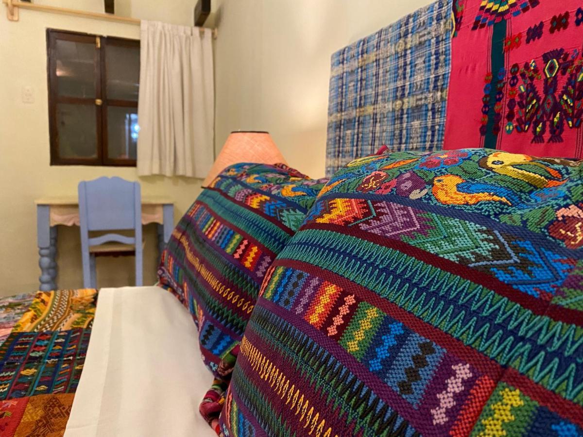 Yellow House Hostel B&B أنتيغوا غواتيمالا المظهر الخارجي الصورة