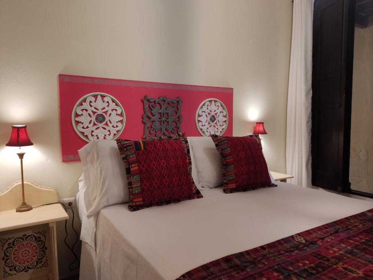 Yellow House Hostel B&B أنتيغوا غواتيمالا المظهر الخارجي الصورة