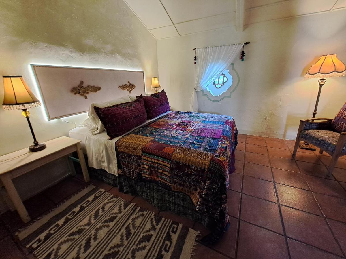 Yellow House Hostel B&B أنتيغوا غواتيمالا المظهر الخارجي الصورة