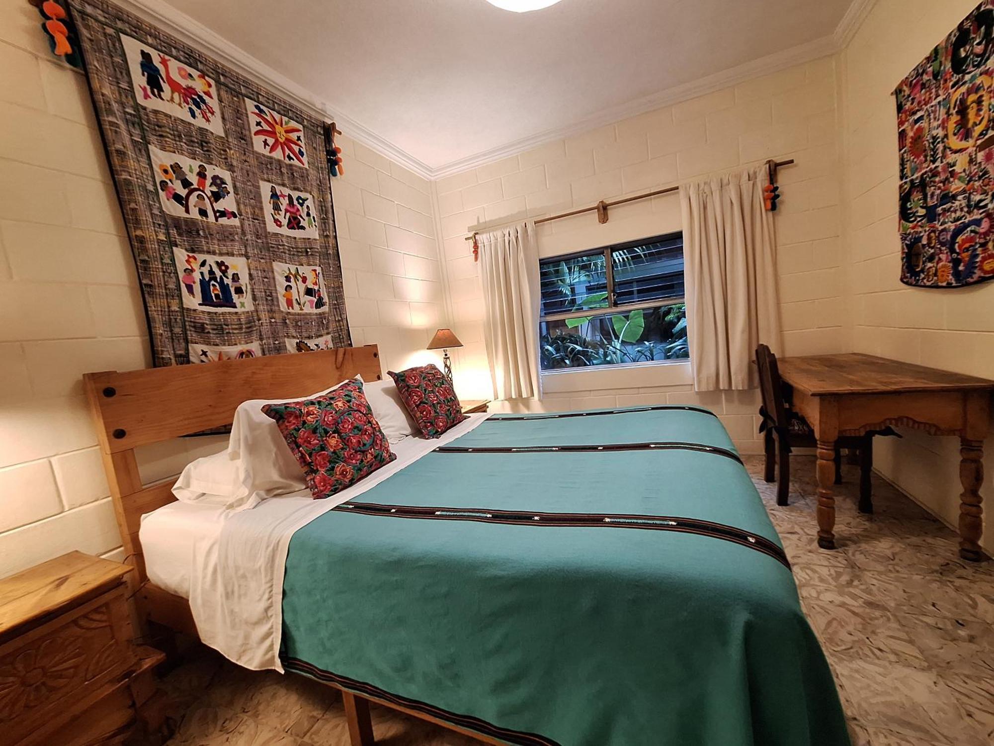 Yellow House Hostel B&B أنتيغوا غواتيمالا المظهر الخارجي الصورة