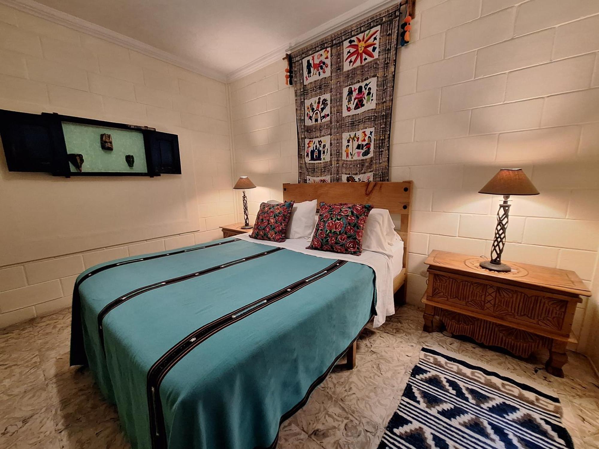 Yellow House Hostel B&B أنتيغوا غواتيمالا المظهر الخارجي الصورة
