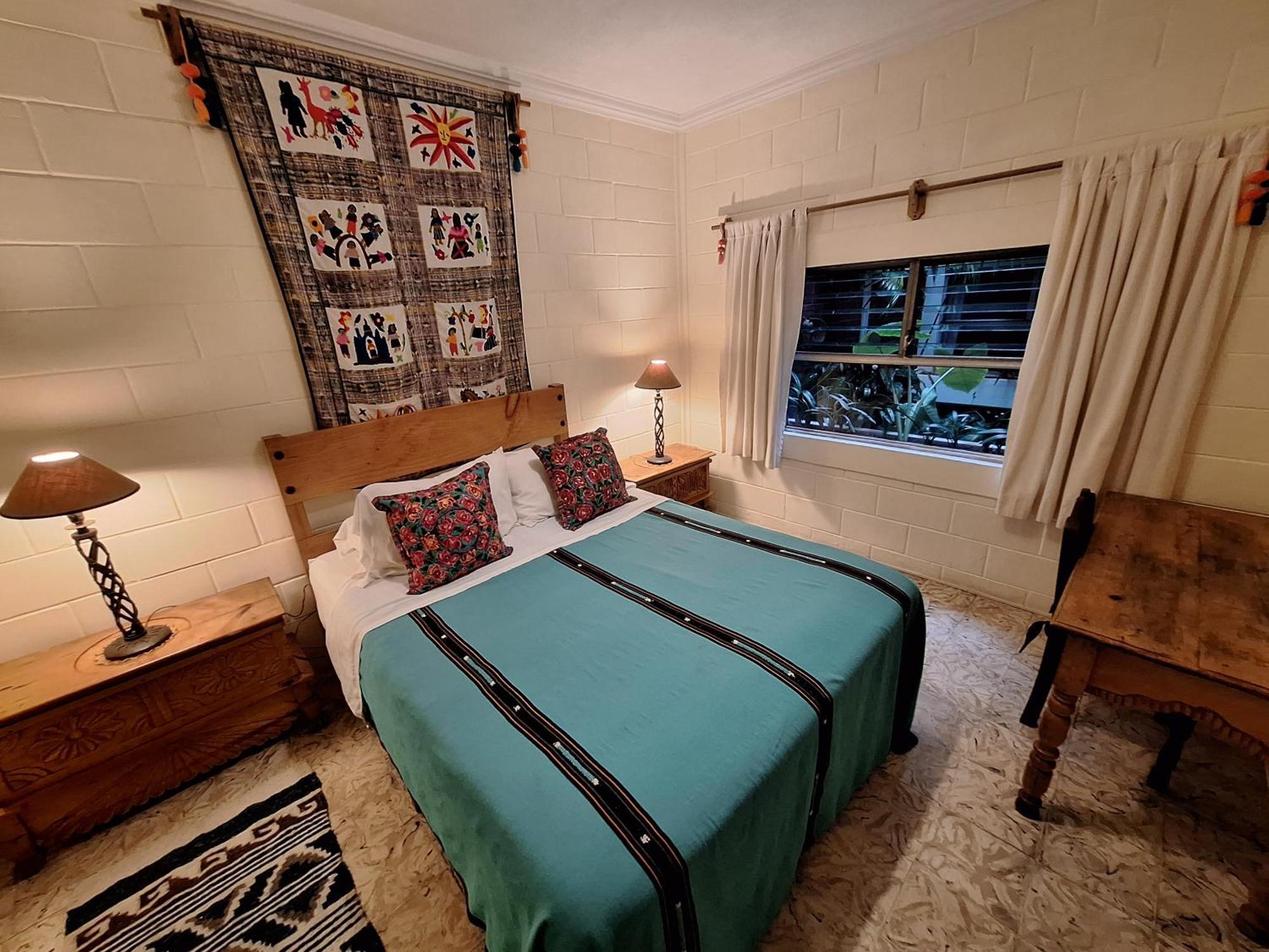 Yellow House Hostel B&B أنتيغوا غواتيمالا المظهر الخارجي الصورة