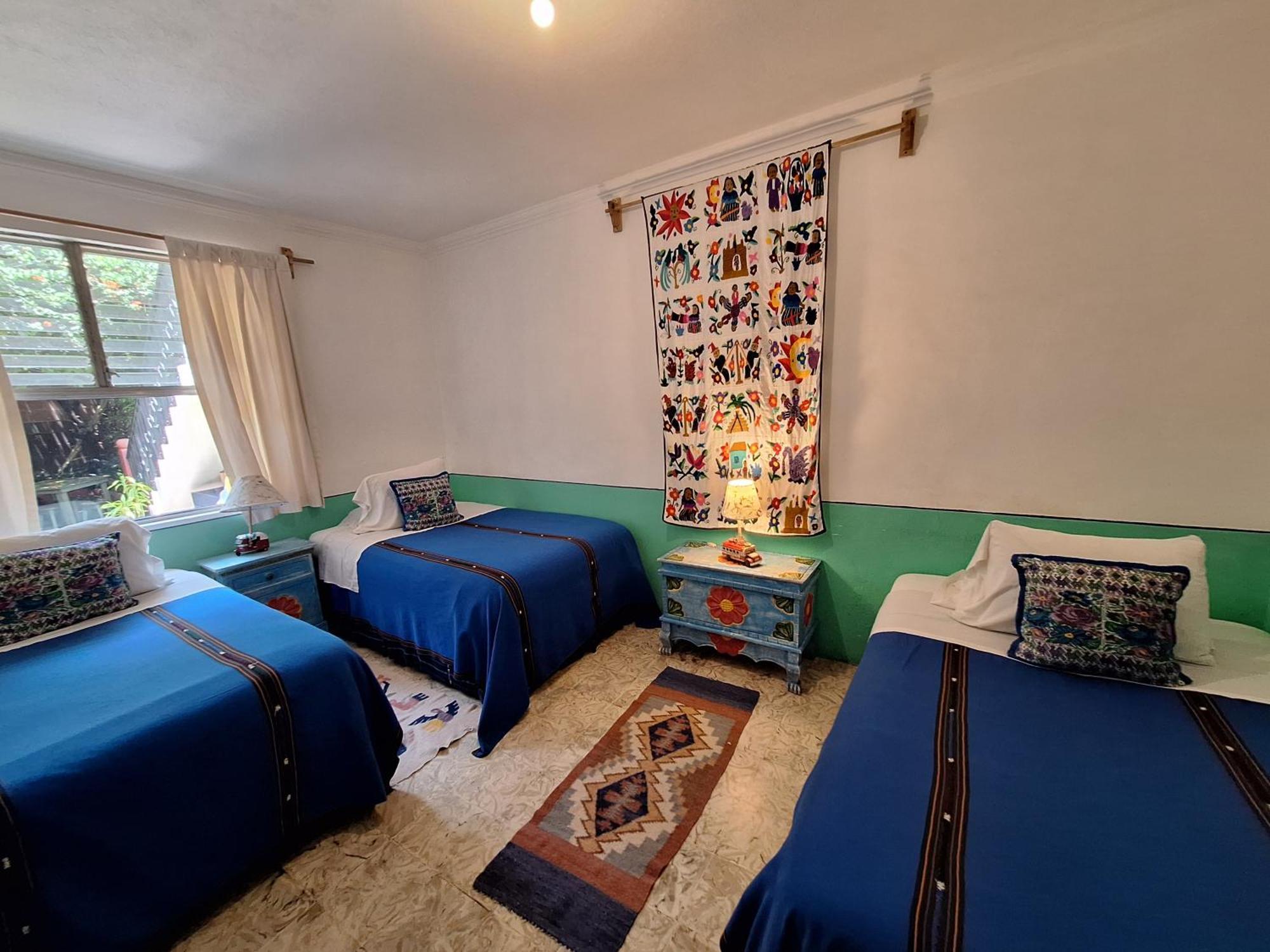 Yellow House Hostel B&B أنتيغوا غواتيمالا المظهر الخارجي الصورة