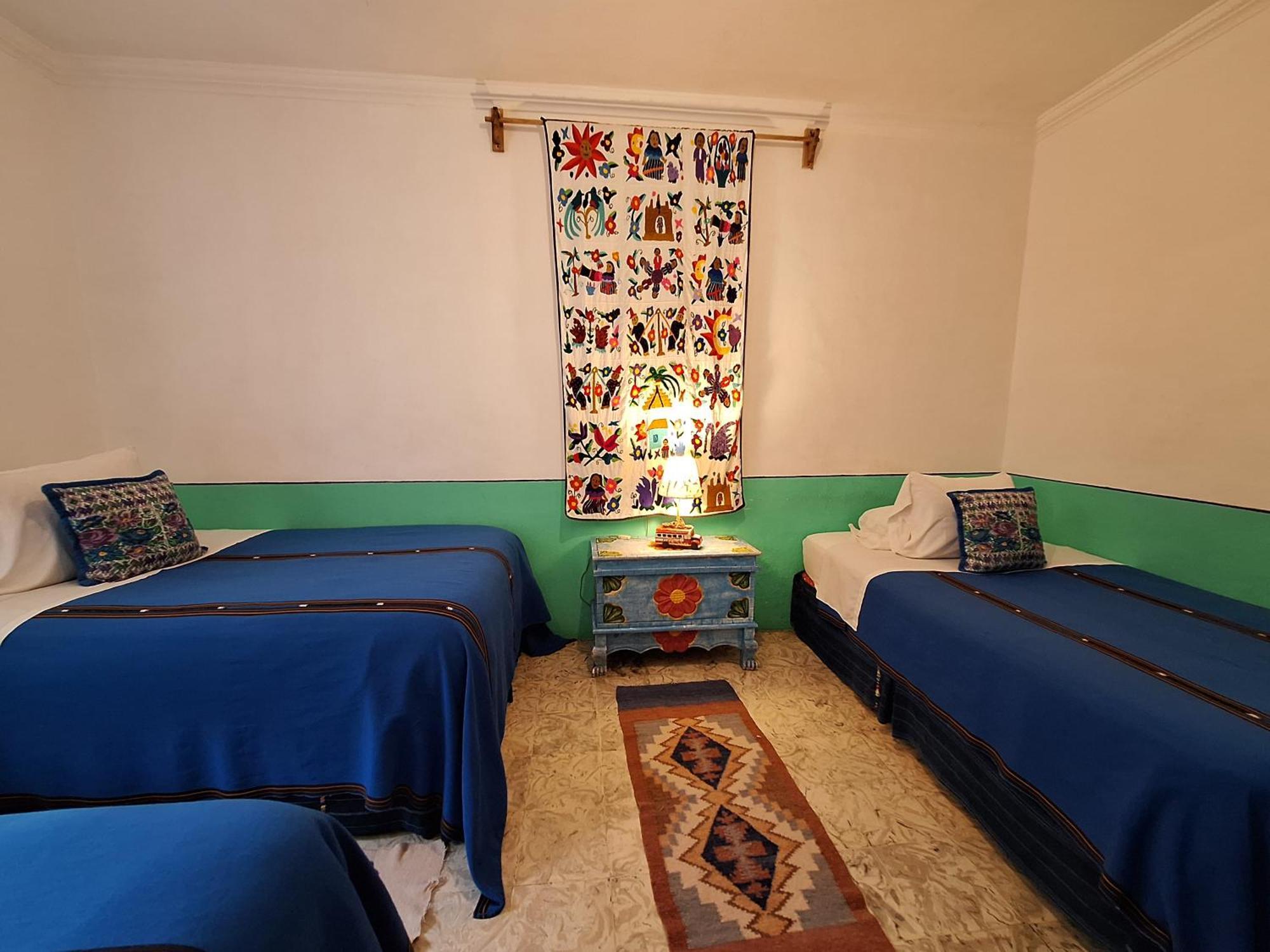 Yellow House Hostel B&B أنتيغوا غواتيمالا المظهر الخارجي الصورة