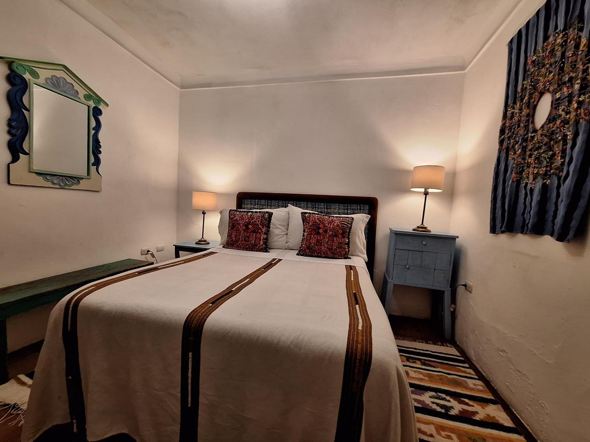 Yellow House Hostel B&B أنتيغوا غواتيمالا المظهر الخارجي الصورة