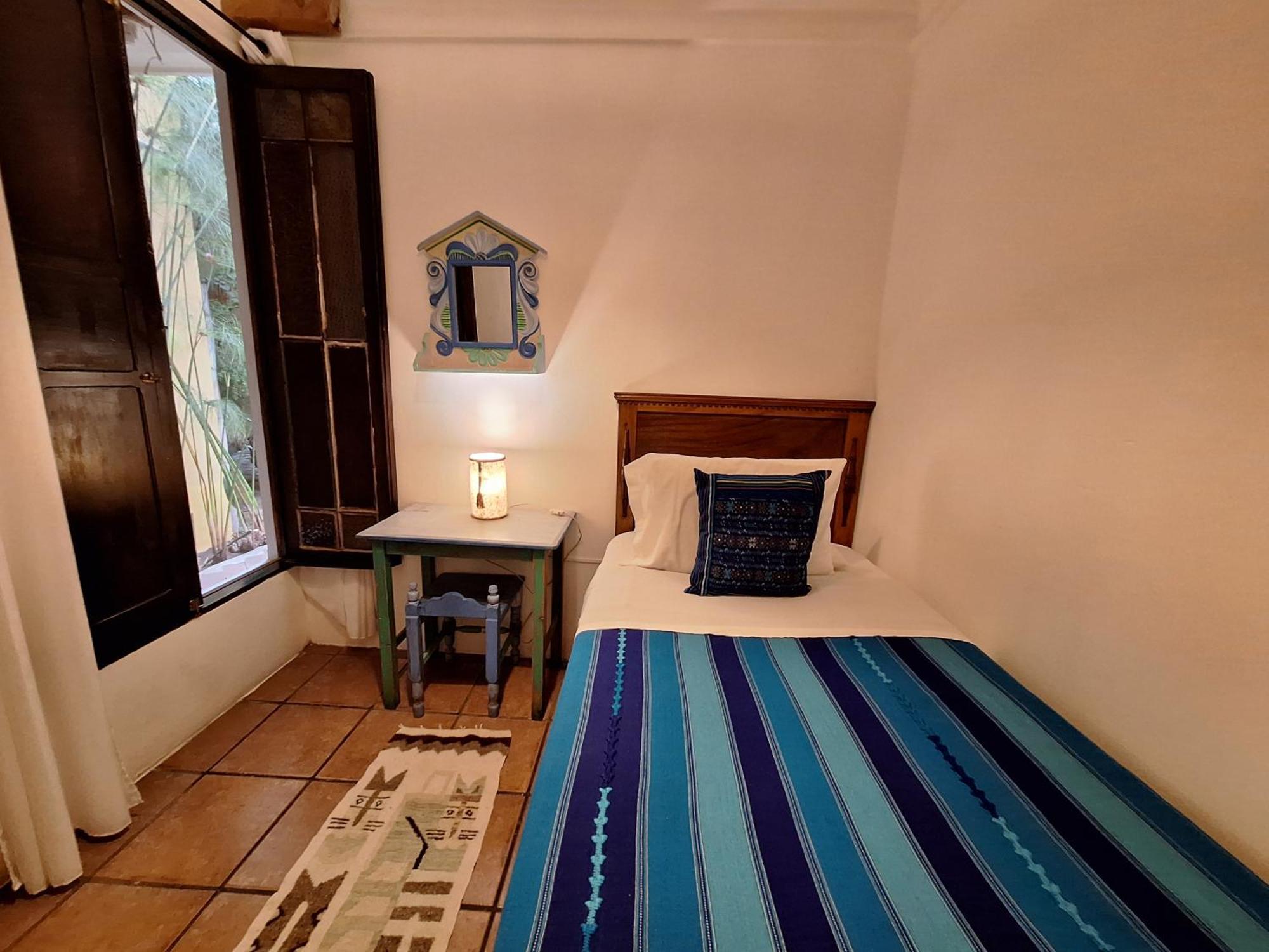 Yellow House Hostel B&B أنتيغوا غواتيمالا المظهر الخارجي الصورة
