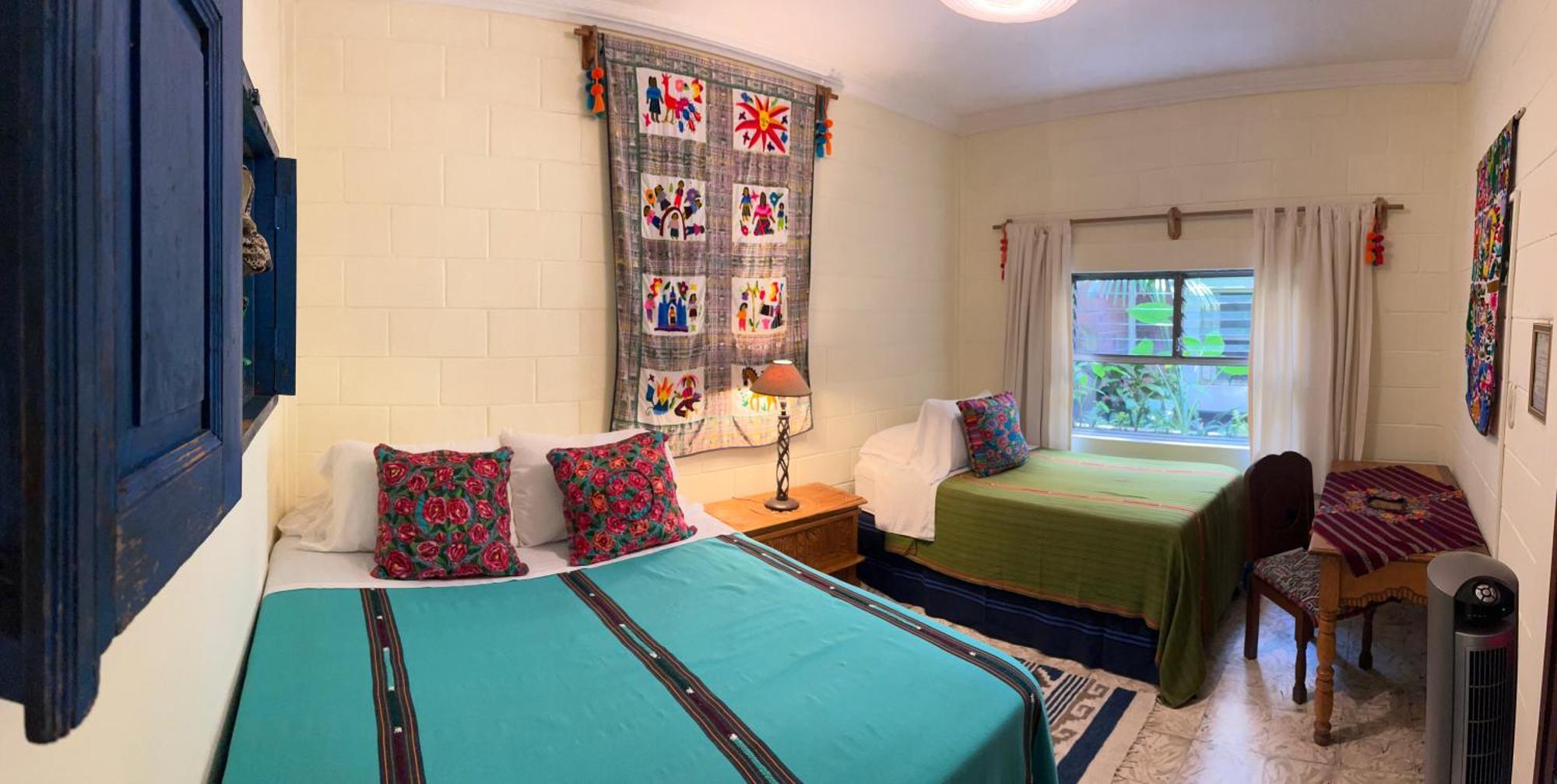 Yellow House Hostel B&B أنتيغوا غواتيمالا المظهر الخارجي الصورة