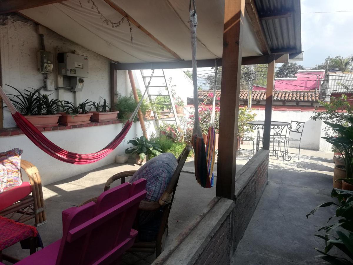 Yellow House Hostel B&B أنتيغوا غواتيمالا المظهر الخارجي الصورة
