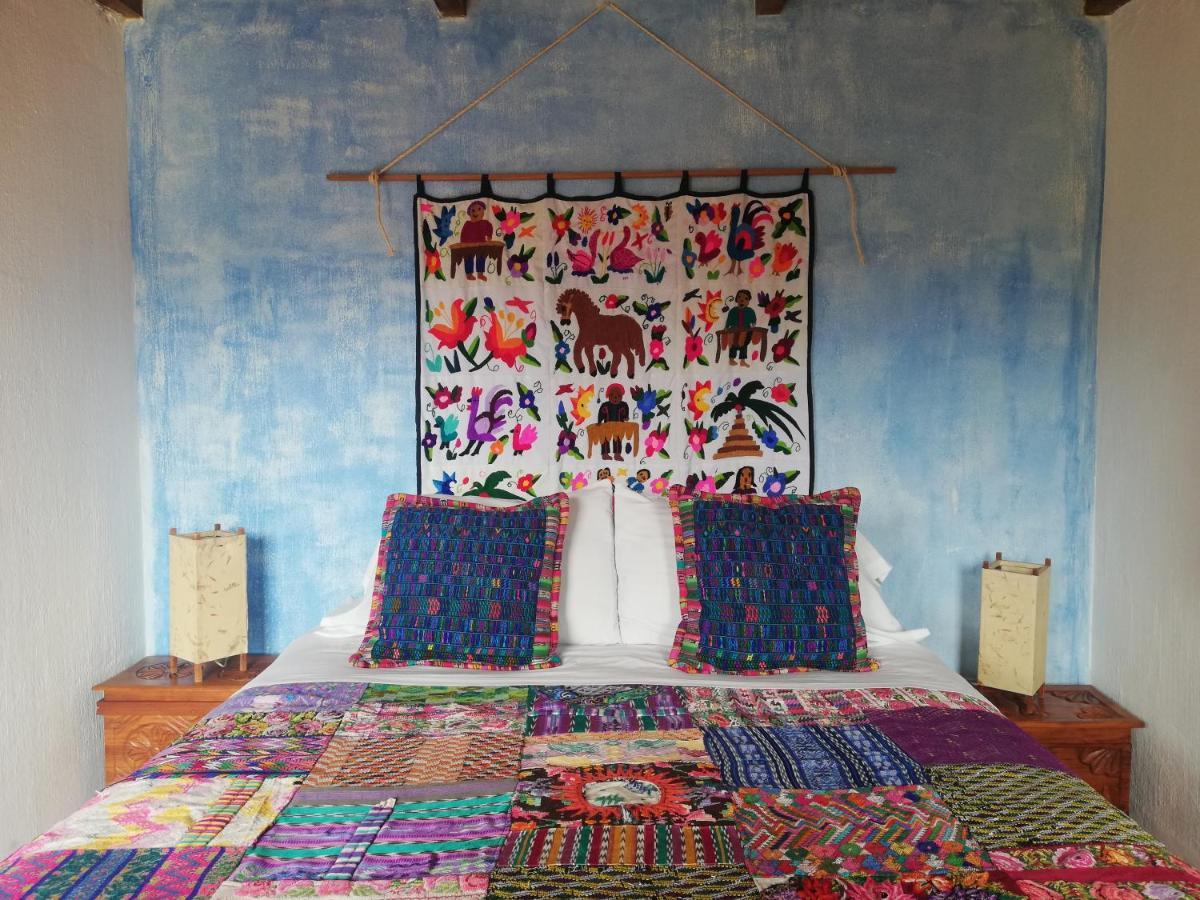 Yellow House Hostel B&B أنتيغوا غواتيمالا المظهر الخارجي الصورة