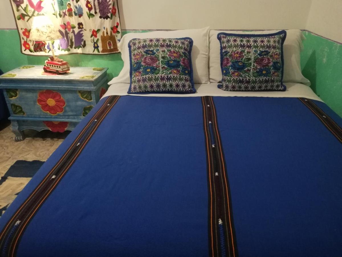 Yellow House Hostel B&B أنتيغوا غواتيمالا المظهر الخارجي الصورة