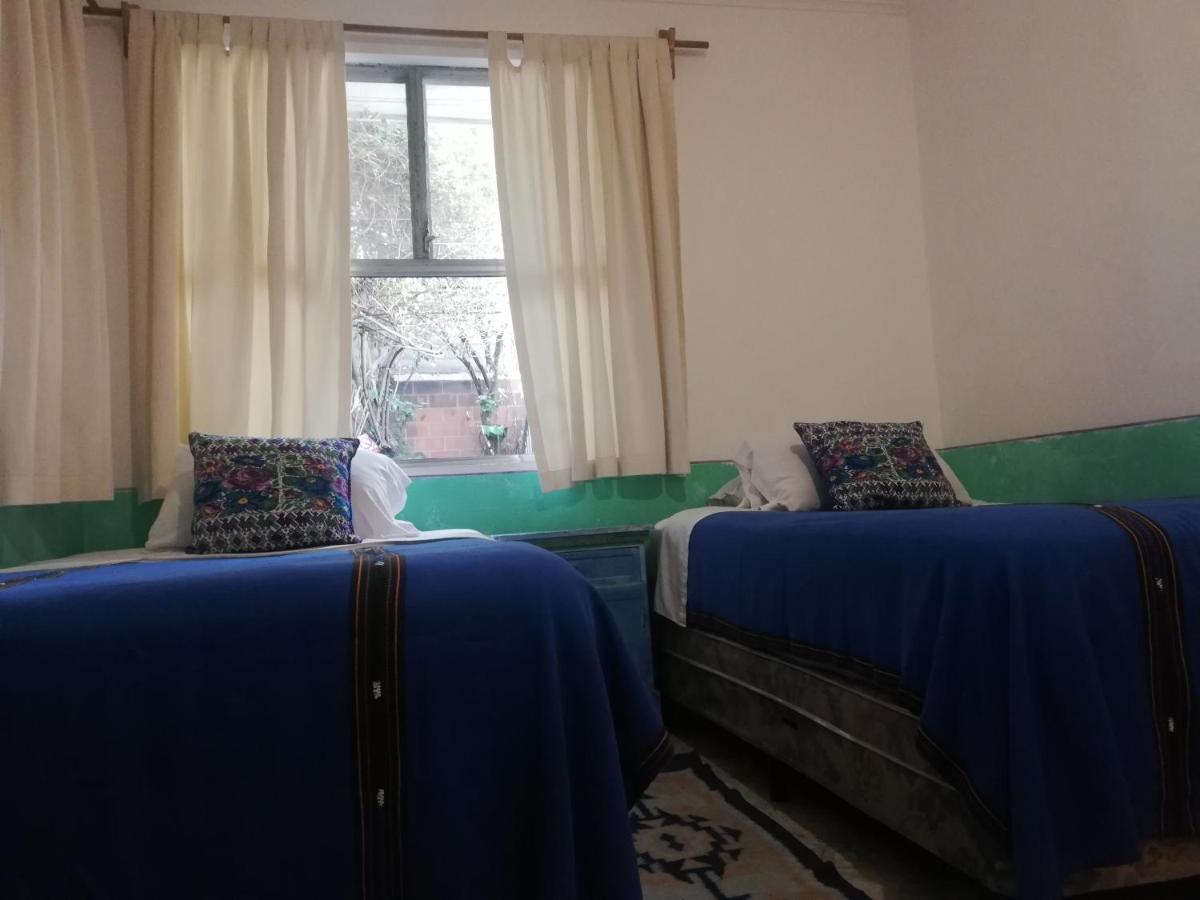 Yellow House Hostel B&B أنتيغوا غواتيمالا المظهر الخارجي الصورة