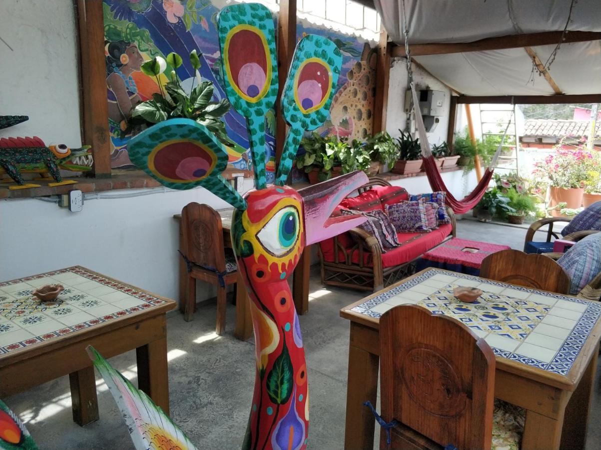 Yellow House Hostel B&B أنتيغوا غواتيمالا المظهر الخارجي الصورة